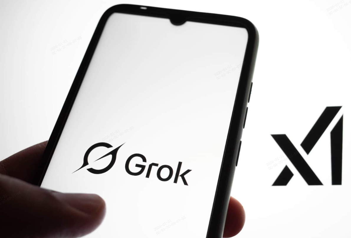 Musk affirme que Grok a besoin d'une « constitution morale » face au tollé mondial sur les deepfakes